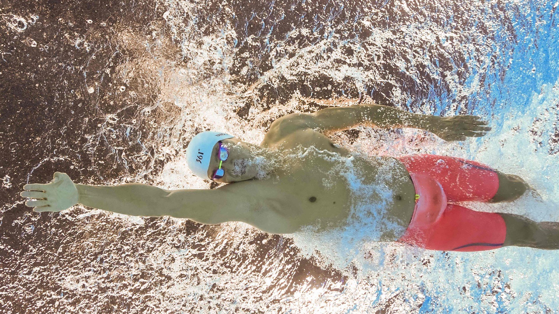 “政府机关‘无电梯半日’配套爬楼挑战”